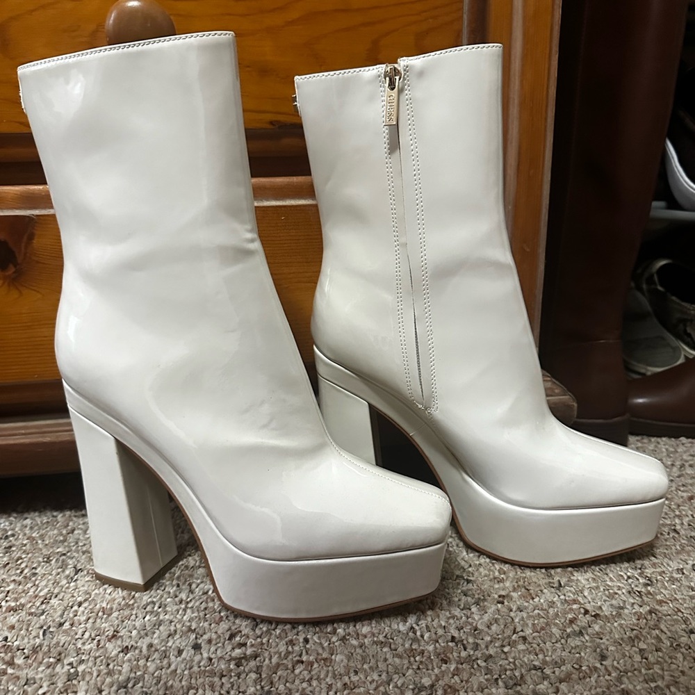 NWTs Guess Boots